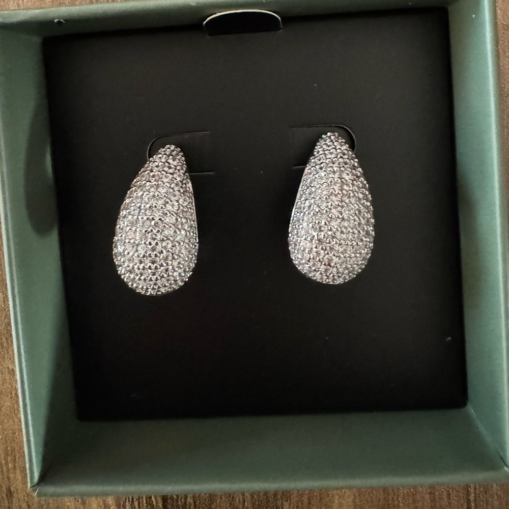 Elegant Silver Teardrop Narina Stud Earrings